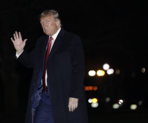 epa08223097 US President Donald J. Trump waves as he  walks on the South Lawn of the White House upon his return from Florida to Washington, DC, USA, 16 February 2020.  EPA/Yuri Gripas / POOL