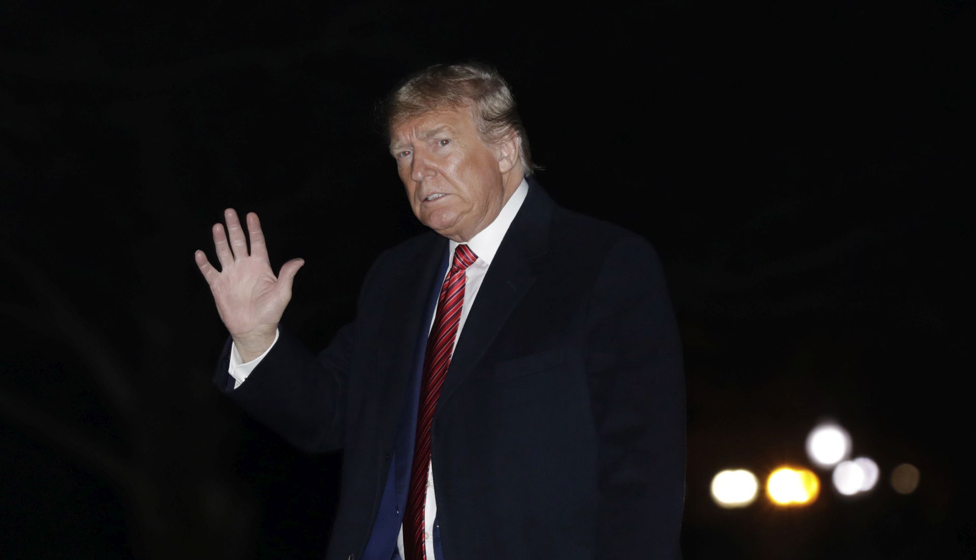 epa08223097 US President Donald J. Trump waves as he  walks on the South Lawn of the White House upon his return from Florida to Washington, DC, USA, 16 February 2020.  EPA/Yuri Gripas / POOL