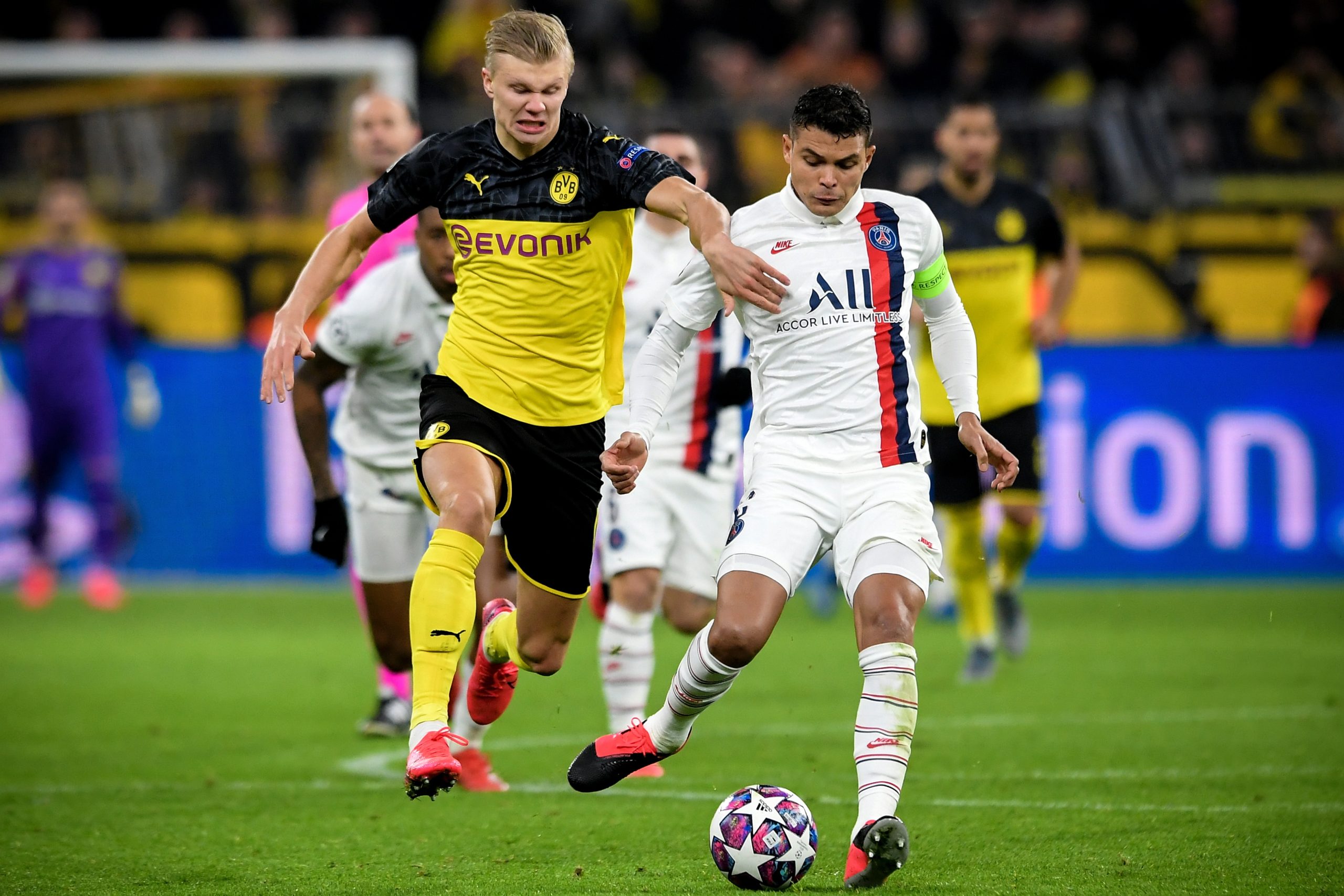 epa08226700 Dortmund's Erling Haaland (L) in action against PSG’s Thiago Silva (R) during the UEFA Champions League round of 16 first leg soccer match between Borussia Dortmund and Paris Saint-Germain in Dortmund, Germany, 18 February 2020.  EPA/SASCHA STEINBACH