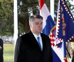 Zagreb, 19.02.2020. - Predsjednik Republike Hrvatske i vrhovni zapovjednik Oružanih snaga Zoran Milanović započeo je svoj prvi radni dan pregledom svečanog postroja Počasno-zažtitne bojne. foto HINA/ Lana SLIVAR DOMINIĆ/ tš