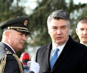 Zagreb, 19.02.2020. - Predsjednik Republike Hrvatske i vrhovni zapovjednik Oružanih snaga Zoran Milanović započeo je svoj prvi radni dan pregledom svečanog postroja Počasno-zaštitne bojne. foto HINA/ Lana SLIVAR DOMINIĆ/ lsd
