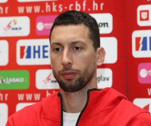 Zagreb, 20.02.2020. - Konferencija za medije hrvatske košarkaške reprezentacije uoči prve kvalifikacijske utakmice za EP 2021 protiv Švedske, koja će se igrati sutra u KC Dražen Petrović. Na fotografiji Roko Leni Ukić. foto HINA/ Lana SLIVAR DOMINIĆ/ lsd