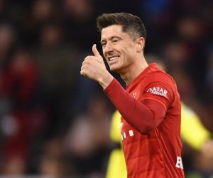 epa08235571 Bayern's Robert Lewandowski reacts during the German Bundesliga soccer match between Bayern Munich and SC Paderborn in Munich, Germany, 21 February 2020.  EPA/LUKAS BARTH-TUTTAS CONDITIONS - ATTENTION: The DFL regulations prohibit any use of photographs as image sequences and/or quasi-video.