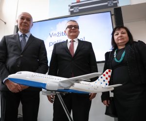 Zagreb, 24.02.2020. - Croatia Airlines predstavila je nove međunarodne linije Zagreb - Sofija i Zagreb - Podgorica. Na fotografiji veleposlanik Crne gore u Hrvatskoj Boro Vučinić, predsjednik uprave Croatia Airlinesa Jasmin Bajić, veleposlanica Republike Bugarske u RH Genka Georgieva.
foto HINA/ Admir BULJUBAŠIĆ/ abu