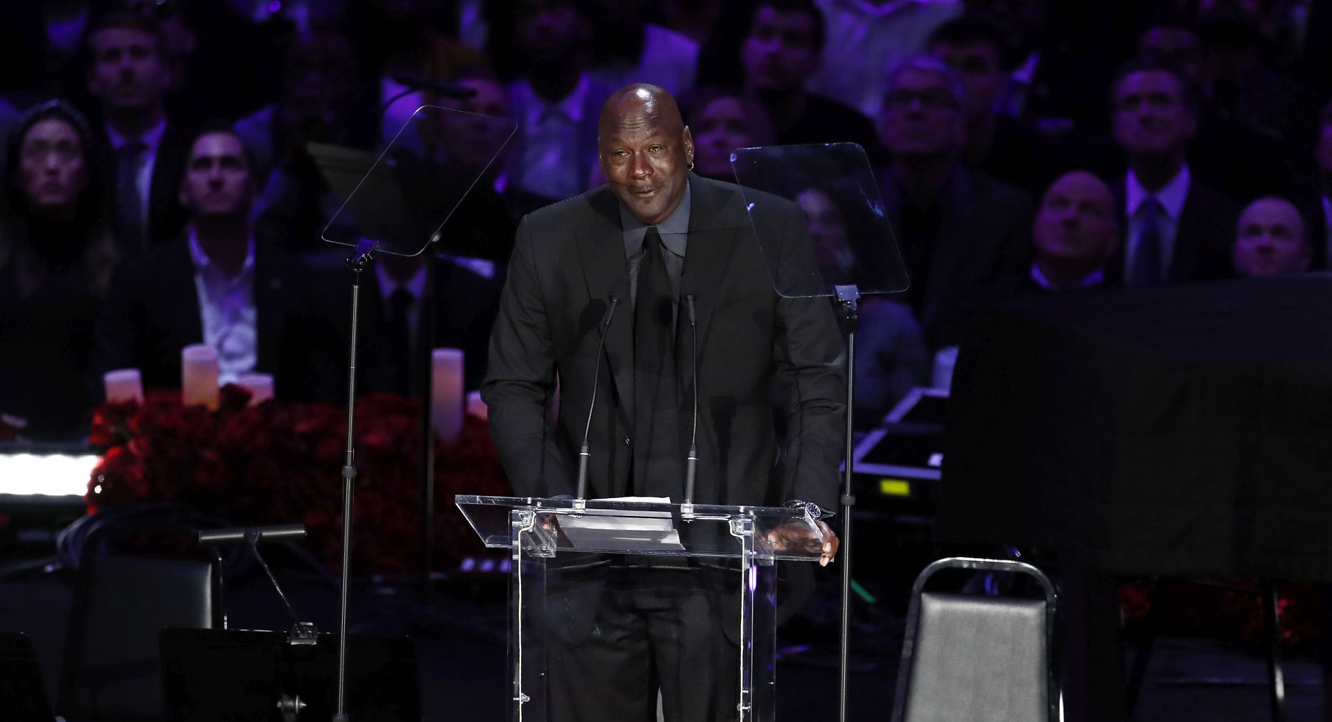 epa08244953 Former NBA player and Hall of Famer Michael Jordan talks about NBA Los Angeles Lakers Kobe Bryant and his daughter, Gianna's memorial service 'A Celebration of Life: Kobe and Gianna Bryant' at Staple Center in Los Angeles, California, USA, 24 February 2020. Bryant, his daughter Gianna 'Gigi' Bryant, Payton Chester, Sarah Chester, Alyssa Altobelli, Keri Altobelli, John Alobelli, Christina Mauser, and helicopter pilot, Ara Zobayan died in helicopter crash in a Calabassas hillside on 26 January.  EPA/ETIENNE LAURENT