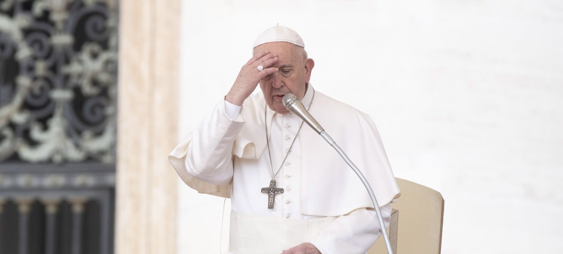 epa08248453 Pope Francis during his weekly General Audience in St. Peter square at the Vatican, 26 February 2020.  EPA/MAURIZIO BRAMBATTI