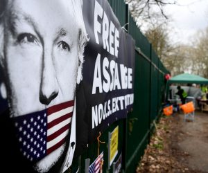 epa08249799 Julian Assange supporters outside Woolwich Crown Court in London, Britain, 26 February 2020.  Assange is facing extradition to the US on 18 charges and faces up to 175 years in prison if found guilty.  EPA/ANDY RAIN