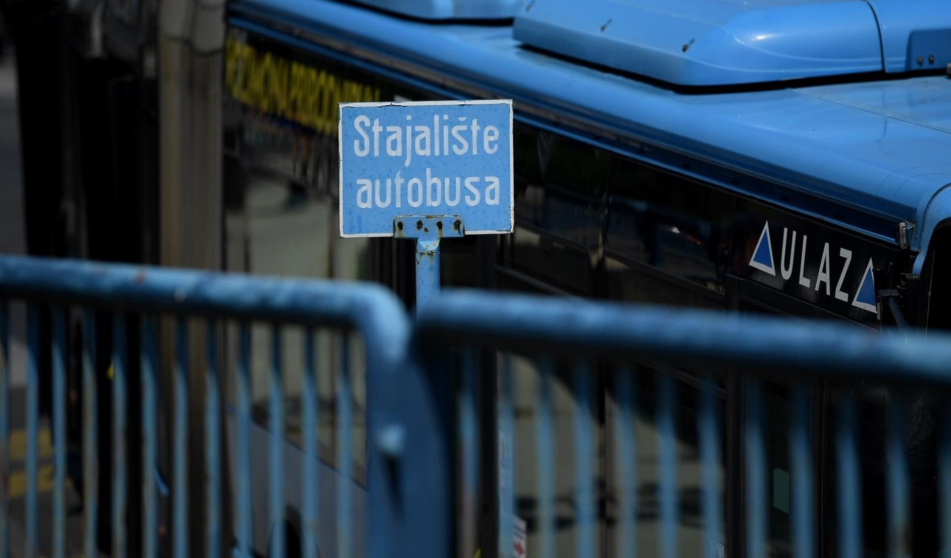 02.07.2019., Zagreb - ZET kupuje nove displeje za stajalista koja nisu opremljena, kako bi putnici mogli vidjeti kada dolazi tramvaj ili autobus. Svaki displej navodno bi trebao stajati oko 12000 kn a ZET ih za sada kupuje 16 komada. 

Photo: Marko Lukunic/PIXSELL