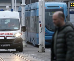 04.02.2020., Zagreb - Vozila sanitetskog prijevoza iz cijele Hrvatske cesta su slika na zagrebackim ulicama, sto bi se od sutra moglo dosta promijeniti. Hrvatski sindikat sanitetskog prijevoza strajkom trazi izmjenu Vladine Uredbe o nazivima radnih mjesta i koeficijentima slozenosti poslova, kako bi se sanitetskom prijevozu vratili stari koeficijenti, umanjeni nakon razdvajanja hitne pomoci i sanitetskog prijevoza 2011. godine.
Strajk, koji ce odrzati samo u Zagrebu, pocinje u srijedu u 6 sati i trajat ce do ispunjenja zahtjeva. Dok bude u strajku, zagrebacki sanitetski prijevoz radit ce s 30 posto kapaciteta
Photo: Patrik Macek/PIXSELL