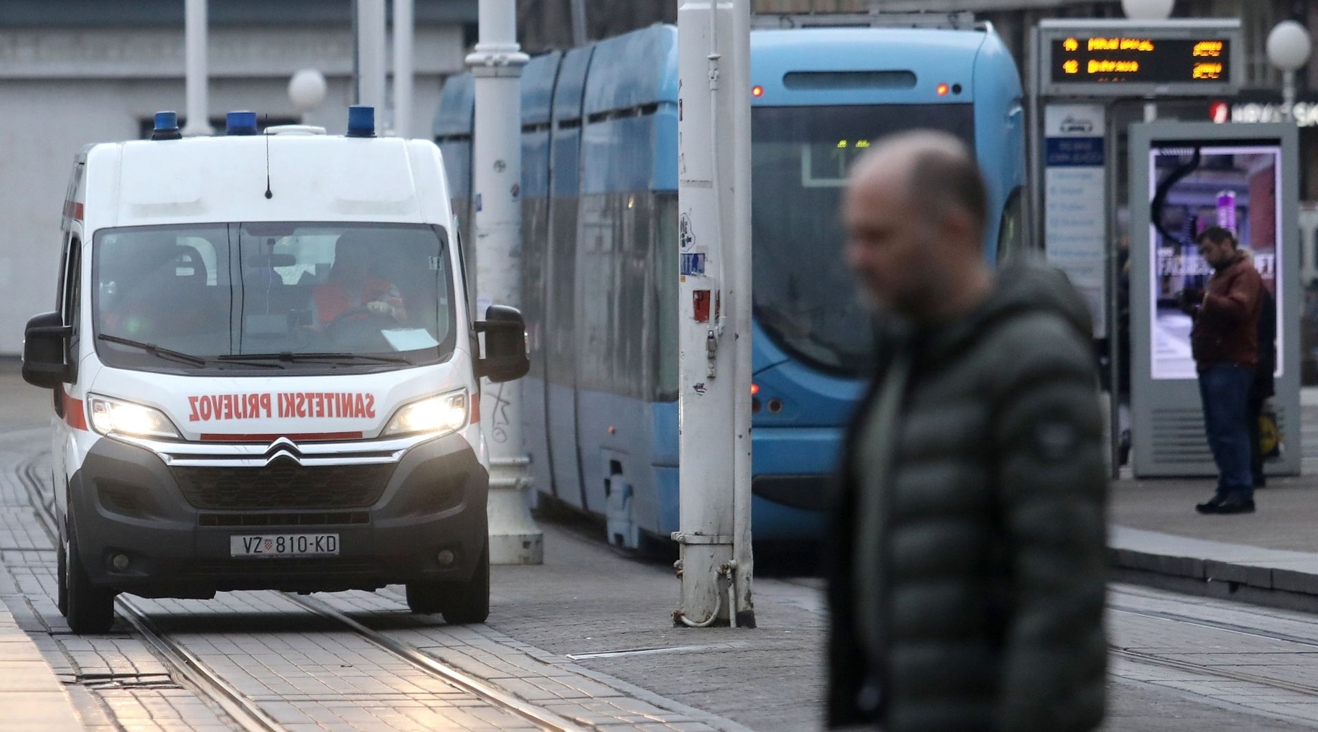 04.02.2020., Zagreb - Vozila sanitetskog prijevoza iz cijele Hrvatske cesta su slika na zagrebackim ulicama, sto bi se od sutra moglo dosta promijeniti. Hrvatski sindikat sanitetskog prijevoza strajkom trazi izmjenu Vladine Uredbe o nazivima radnih mjesta i koeficijentima slozenosti poslova, kako bi se sanitetskom prijevozu vratili stari koeficijenti, umanjeni nakon razdvajanja hitne pomoci i sanitetskog prijevoza 2011. godine.
Strajk, koji ce odrzati samo u Zagrebu, pocinje u srijedu u 6 sati i trajat ce do ispunjenja zahtjeva. Dok bude u strajku, zagrebacki sanitetski prijevoz radit ce s 30 posto kapaciteta
Photo: Patrik Macek/PIXSELL
