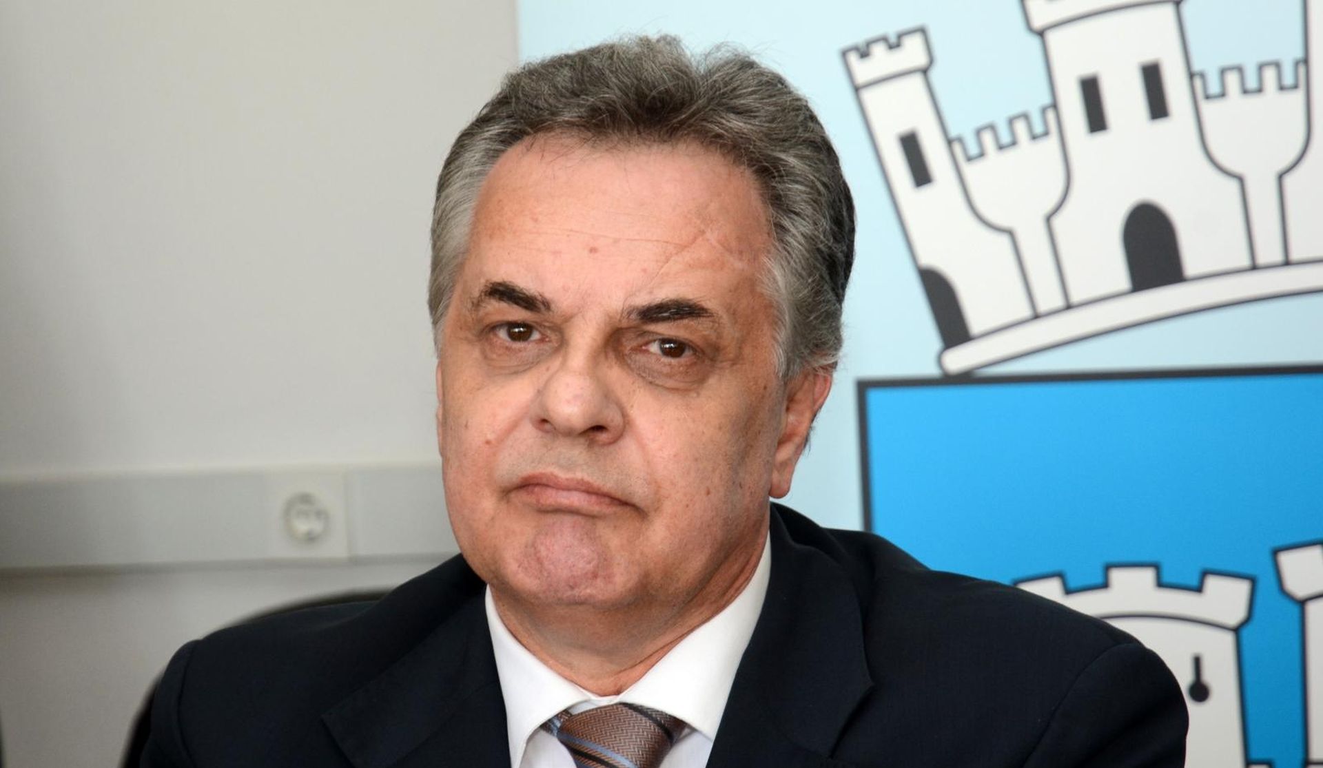 04.04.2016., Sisak - Na bazenu SRC Sisak potpisan je Ugovor za pruzanje energetske usluge u svrhu poboljsanja energetskih svojstava zgrade sisackog bazena. Ugovor su potpisali sisacka gradonacelnica Kristina Ikic Banicek i ravnatelj SRC Sisak Sasa Petek te zamjenik direktora APN-a Dragan Hristov i clan Uprave PPDESCO Damir Spudic a potpisivanju ovog Ugovora nazocio je i pomocnik ministra graditeljstva Danijel Zamboki. Dragan Hristov. 
Photo: Nikola Cutuk/PIXSELL