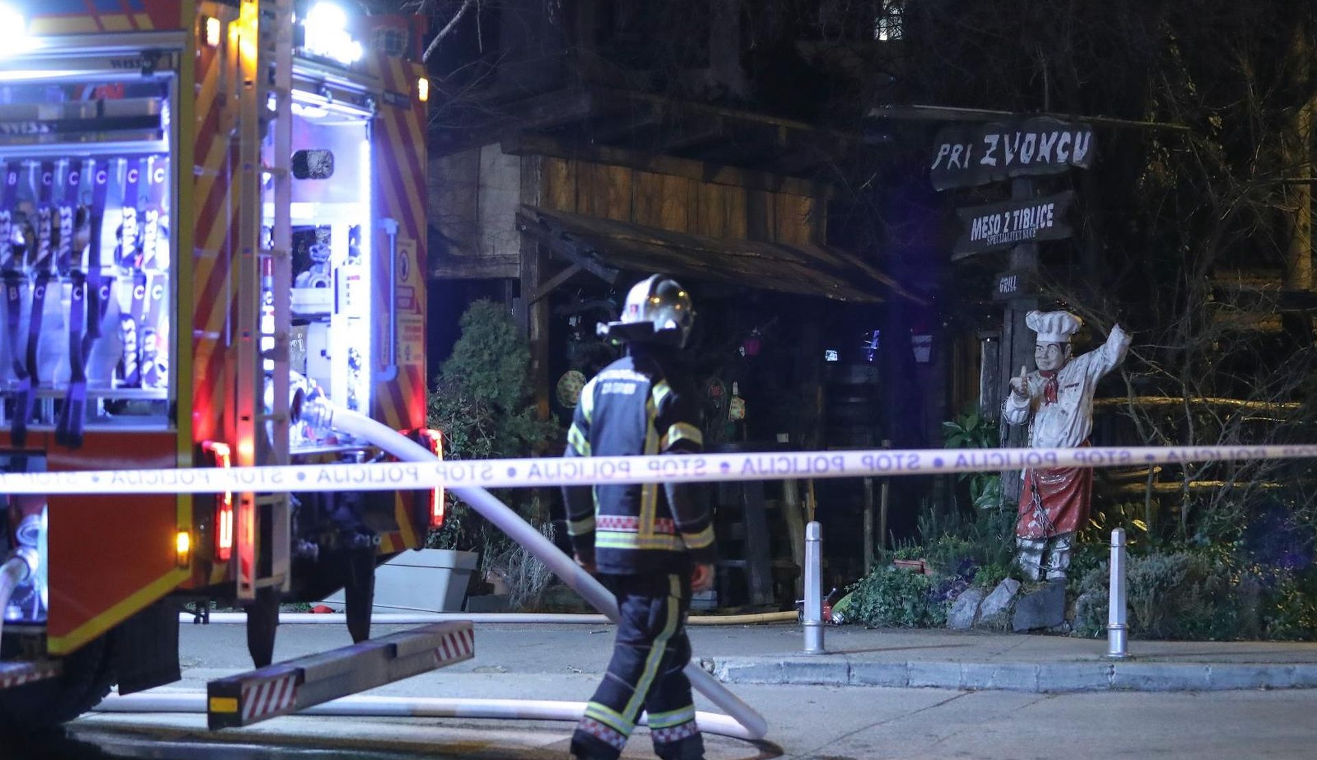 05.02.2020., Zagreb - 25 vatrogasaca sa sedam vatrogasnih vozila gase pozar u restoranu Pri zvoncu u ulici Vrbik 12.  Pozar je lokaliziran, a jednoj osobi je pruzena medicinska pomoc. 
Photo: Luka Stanzl/PIXSELL