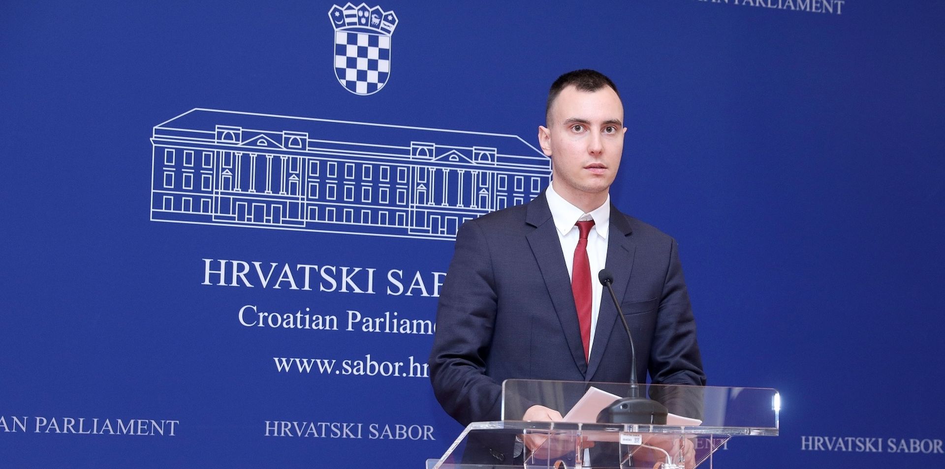 06.02.2020., Zagreb - Na konferenciji za medije Kluba zastupnika Nezavisne liste mladih odrzanoj u Saboru o temi: "Uvodjenje eura – je li Hrvatska spremna?" govorio je zastupnik Marin Skibola.
Photo: Patrik Macek/PIXSELL