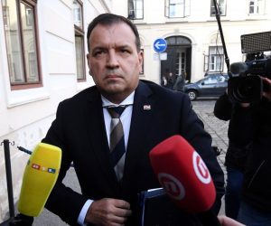 06.02.2020., Banski dvori, Zagreb - Dolazak ministara na 205. sjednicu Vlade RH. Vili Beros. 
Photo: Marko Lukunic/PIXSELL