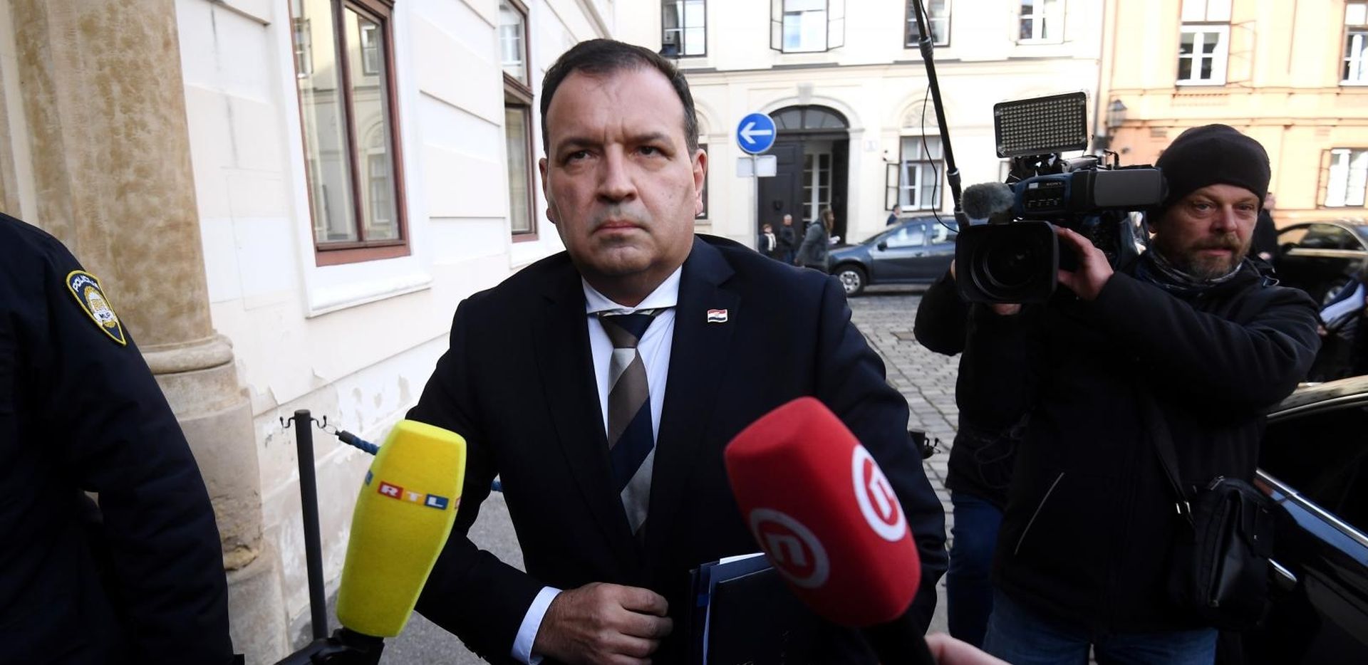 06.02.2020., Banski dvori, Zagreb - Dolazak ministara na 205. sjednicu Vlade RH. Vili Beros. 
Photo: Marko Lukunic/PIXSELL