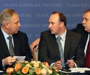 11.02.2009., Zagreb - Na sjednici Ekonomskog socijalnog vijeca zakljuceno je, nakon deset godina provedbe mirovinske reforme, da je drugi mirovinski stup promasaj. Ivo Sanader, Damir Polancec i Ivan Suker. 
Photo: Jurica Galoic/24sata