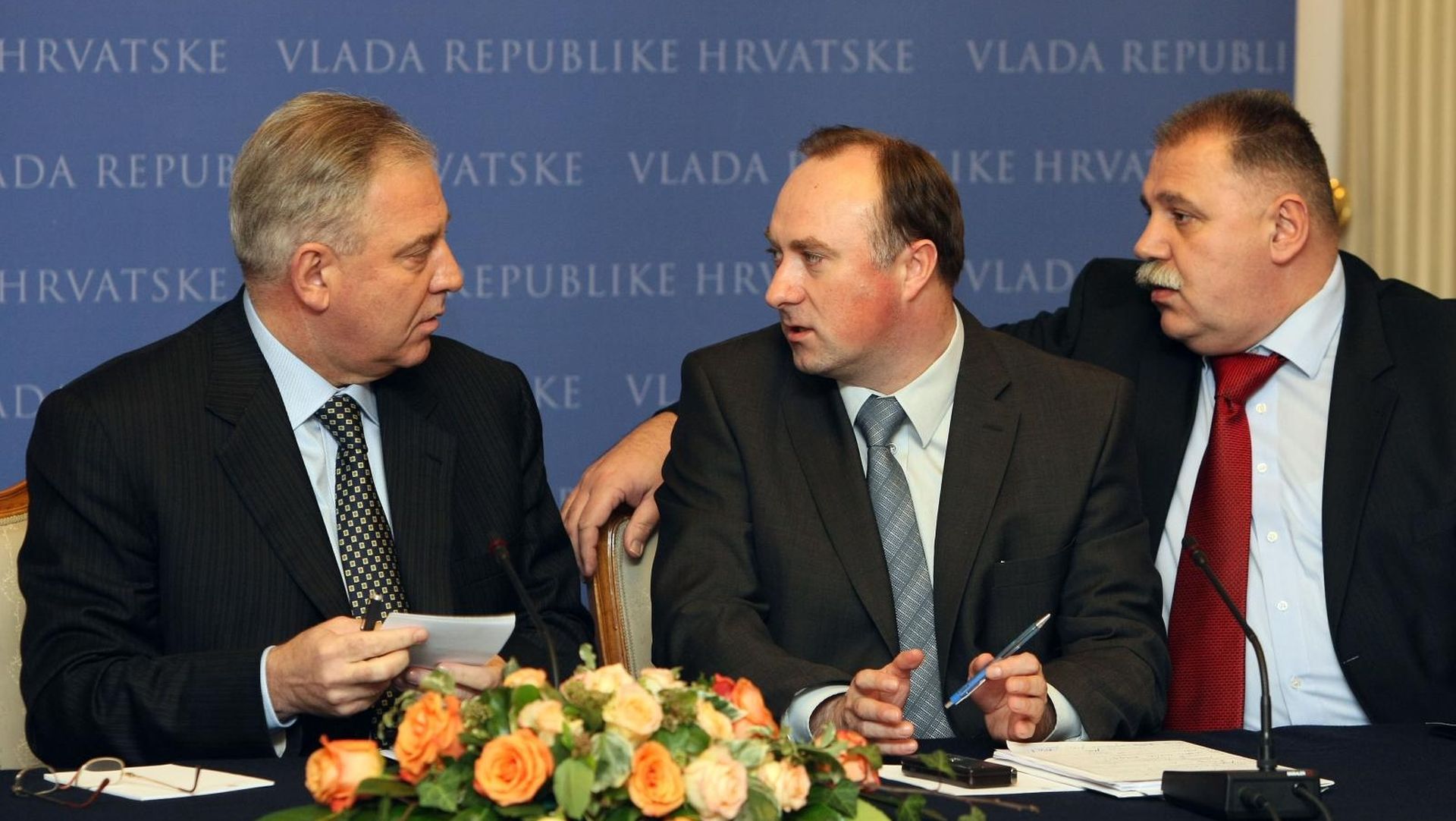 11.02.2009., Zagreb - Na sjednici Ekonomskog socijalnog vijeca zakljuceno je, nakon deset godina provedbe mirovinske reforme, da je drugi mirovinski stup promasaj. Ivo Sanader, Damir Polancec i Ivan Suker. 
Photo: Jurica Galoic/24sata