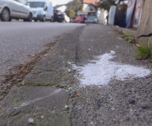 09.02.2020., Zagreb - Nepoznati bijeli prah  pojavio se na nekoliko lokacija kod trznice Precko. 
Photo: Luka Stanzl/PIXSELL