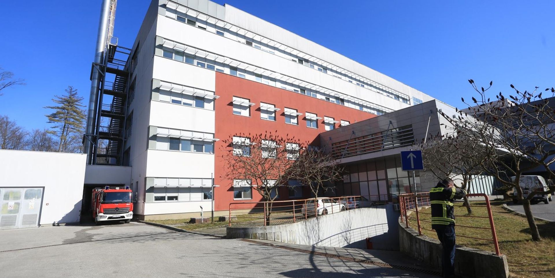 14.02.2019., Zabok - Opca bolnica Zabok koristi vodu iz vatrogasnog kamiona JVP Krapina.  
Photo: Marko Prpic/PIXSELL