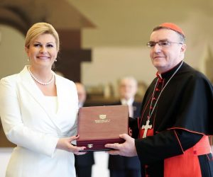 14.02.2020., Zagreb - Predsjednica Republike urucila je posmrtno dodijeljeno odlikovanje Velered predsjednika Republike Franje Tudjmana s lentom i Danicom nadbiskupu zagrebackom, kardinalu Franji Kuharicu. Odlikovanje je preuzeo kardinal Josip Bozanic, nadbiskup zagrebacki. Svecanosti su bili prisutni premijer Andrej Plenkovic, Predsjednik Sabora Gordan Jandrokovic i ostali visoki uzvanici.
Photo: Emica Elvedji/PIXSELL