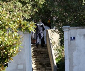 14.02.2020., Mali Losinj - Policijski ocevid u kuci u kojoj se dogodilo ubojstvo zenske osobe
Photo:Goran Kovacic/PIXSELL