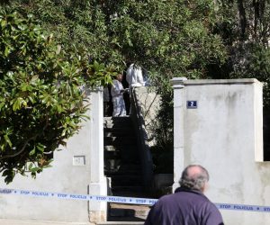 14.02.2020., Mali Losinj - Policijski ocevid u kuci u kojoj se dogodilo ubojstvo zenske osobe Photo:Goran Kovacic/PIXSELL