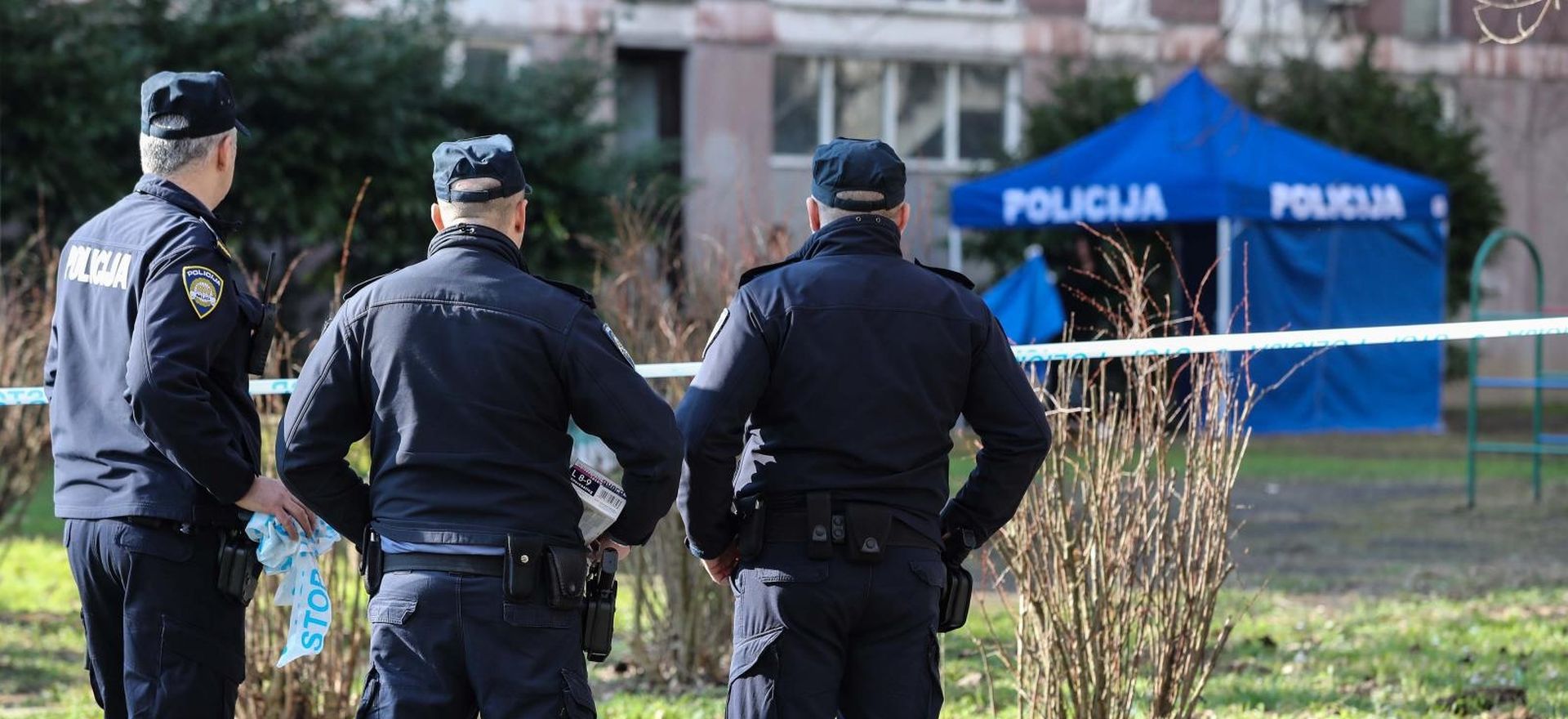 15.02.2020,Zagreb - U novozagrebackom naselju Sopot rano jutros pronadjena je mrtva zenska osoba ispred zgrade u Zemljakovoj ulici.Policija istrazuje okolnosti smrti.
Photo: Jurica Galoic/PIXSELL