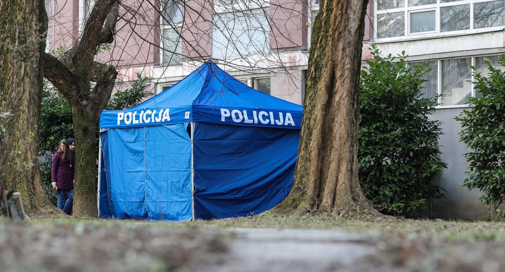 15.02.2020,Zagreb - U novozagrebackom naselju Sopot rano jutros pronadjena je mrtva zenska osoba ispred zgrade u Zemljakovoj ulici.Policija istrazuje okolnosti smrti.
Photo: Jurica Galoic/PIXSELL