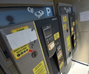 20.08.2019., Zadar - Parking u luci Gazenica. Korisnici se cesto zale na ispravnost aparata za naplatu tako da se zna dogoditi da vozaci ne mogu izaci s parkinga. Photo: Dino Stanin/PIXSELL