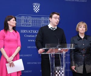 21.02.2020., Zagreb - Na konferenciji za medije odrzanoj u Saboru o temi: "Ugrozena zdravstvena sigurnost zena u Hrvatskoj" govorili su Bojan Glavasevic, Sabina Glasovac i Vesna Pusic. 
Photo: Patrik Macek/PIXSELL