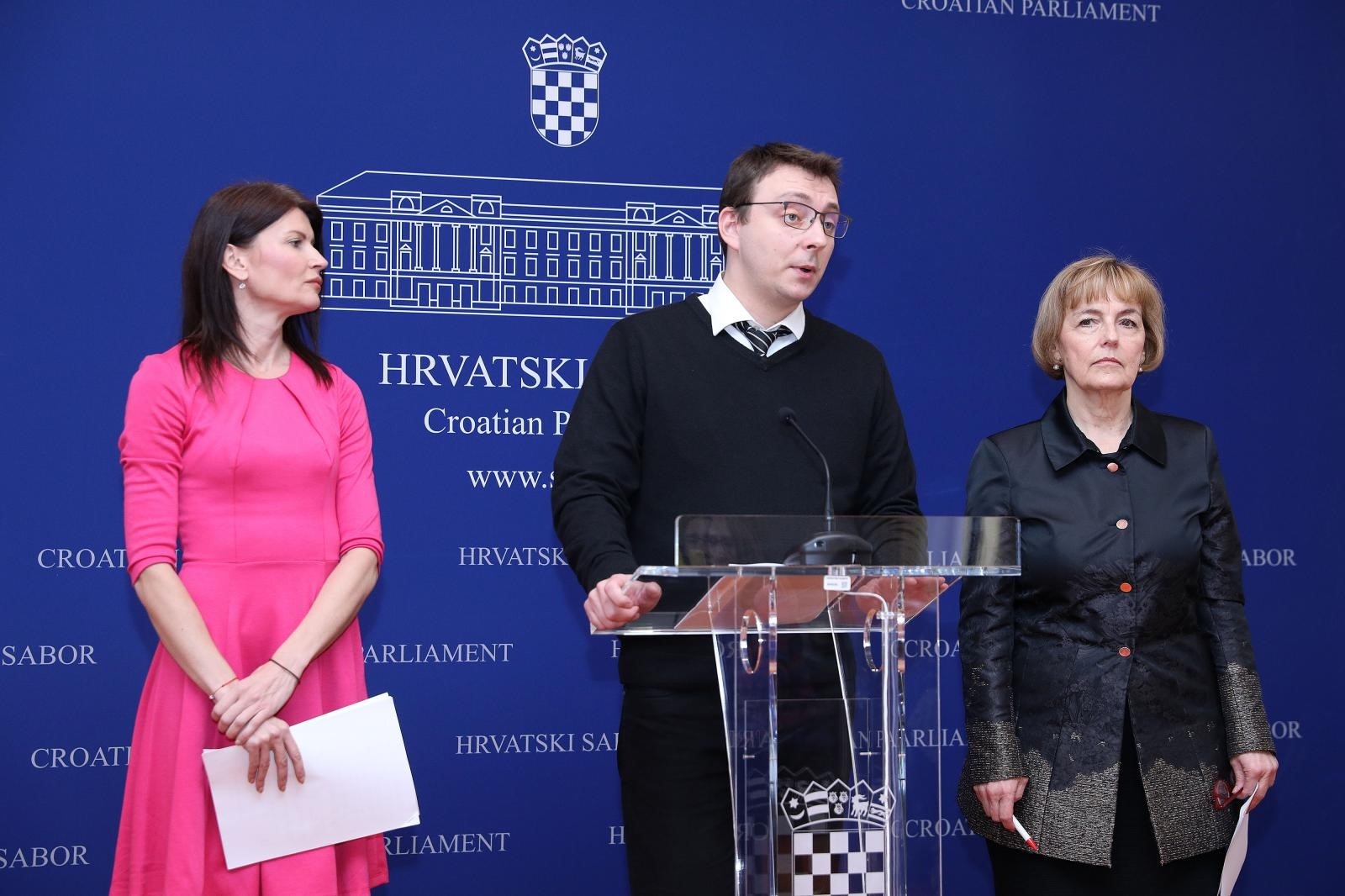 21.02.2020., Zagreb - Na konferenciji za medije odrzanoj u Saboru o temi: "Ugrozena zdravstvena sigurnost zena u Hrvatskoj" govorili su Bojan Glavasevic, Sabina Glasovac i Vesna Pusic. 
Photo: Patrik Macek/PIXSELL