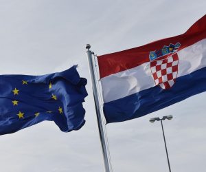 22.02.2016., Prhovec - Uz granicu s Hrvatskom i dalje stoji zica, na malogranicnim prijelazima postavljene su i dodatne ograde. Slovenci provode kontrole u suradnji s Austrijom.
Photo: Vjeran Zganec Rogulja/PIXSELL