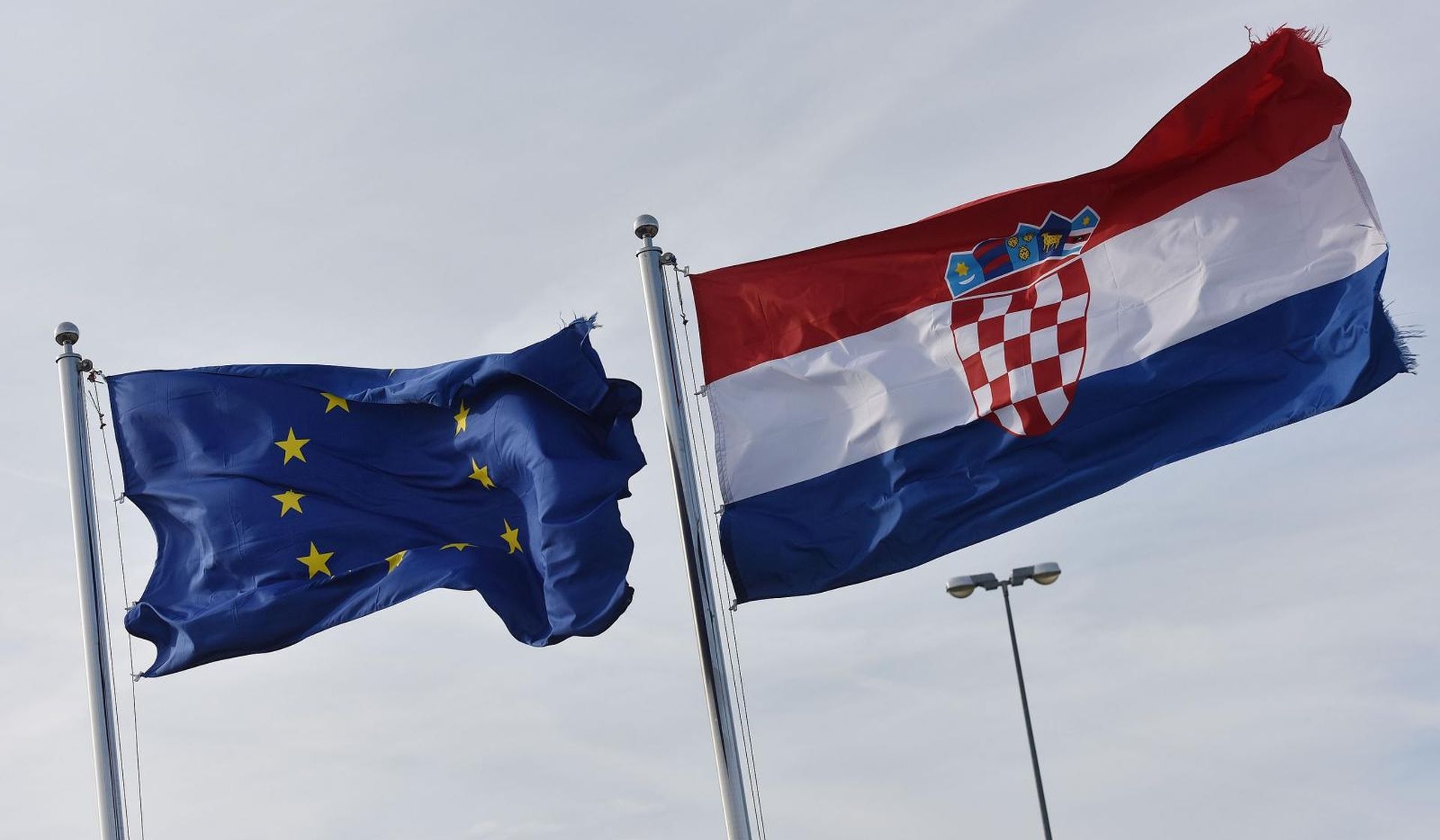 22.02.2016., Prhovec - Uz granicu s Hrvatskom i dalje stoji zica, na malogranicnim prijelazima postavljene su i dodatne ograde. Slovenci provode kontrole u suradnji s Austrijom.
Photo: Vjeran Zganec Rogulja/PIXSELL