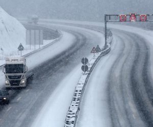 23.01.2019., Lokve - Snijeg i zimski uvjeti na prometnicama kroz Gorski Kotar, staroj cesti Rijeka-Zagreb i autocesti Rijeka - Zagreb A6.  
Photo: Goran Kovacic/PIXSELL