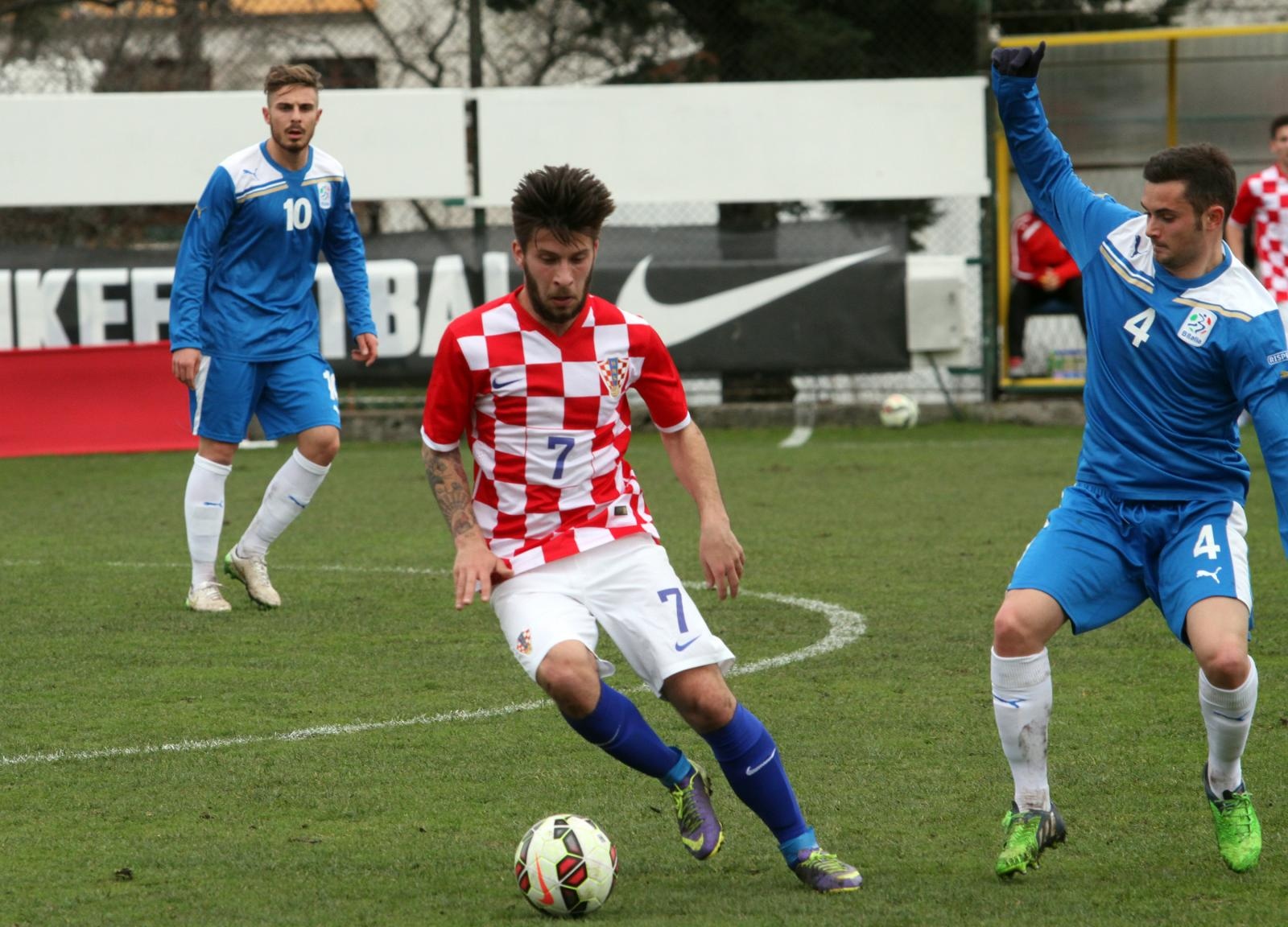 24.02.2015., stadion NK Primorac - Zuknica, Rijeka - Medjunarodna prijateljska nogometna utakmica U-21, Hrvatska - Italija Serie B.  Mihovil Jeronim Klapan , Andrea Schiavone. 
Photo: Goran Kovacic/PIXSELL