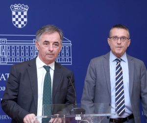 25.02.2020., Zagreb - Na konferenciji za medije odrzanoj u Saboru o temi: "Nasilje i govor mrznje na karnevalu u Imotskom i vandalizam na Polikliniku Svjetlost" govorili su predsjednik Odbora za ljudska prava i prava nacionalnih manjina Milorad Pupovac i clan Odbora Goran Beus Richembergh. 
Photo: Patrik Macek/PIXSELL