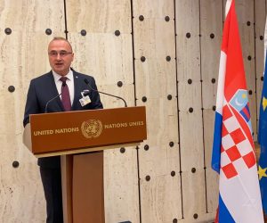 25.02.2020., Zeneva - Otvorenje izlozbe fotografija Portreti tuge u Palaci naroda, autorice Sandre Simunovic. Fotografije su dio projekta Nestali, sto ga je pokrenula medijska kuca 24sata. Gordan Grlic Radman. Photo: PIXSELL