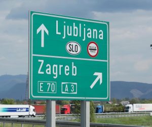 25.04.2017., Bregana - Tegljaci cekaju u koloni za prijelaz slovenske granice. 
Photo: Tomislav Miletic/PIXSELL