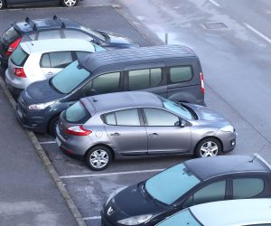 27.02.2020., Zagreb - Automobili parkirani u naselju Poljanice. Gradonacelnik Bandic ponovno pokusava uvesti naplatu parkiranja u cijelom gradu sto ce neizbjezno dovesti do povecanja troskova gradjana.
Photo: Patrik Macek/PIXSELL