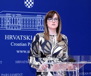 27.02.2020., Zagreb - Na konferenciji za medije Kluba zastupnika Hrvatske demokratske zajednice o samovolji SDP-a u Sisku govorila je zastupnica Zeljka Josic.
Photo: Patrik Macek/PIXSELL