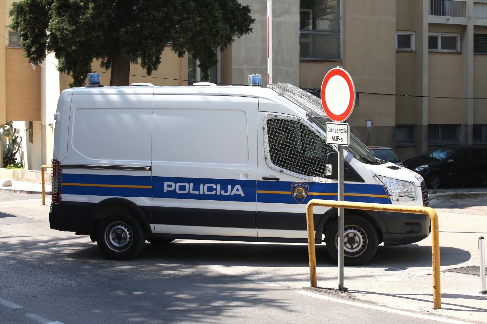28.08.2019., Sibenik - Privodjenje osumnjicenih u policijsku postaju u Sibeniku. Photo: Dusko Jaramaz/PIXSELL