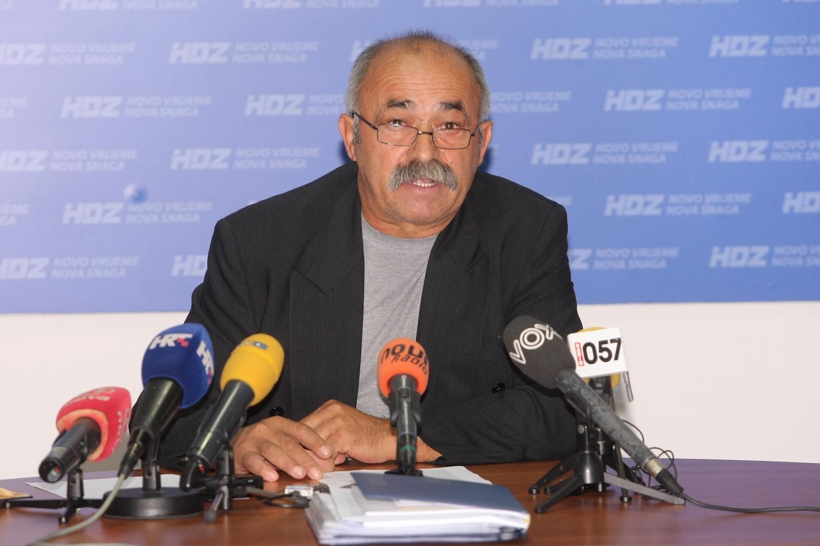 28.10.2013., Zadar - Gradski odbor HDZ-a sazvao je konferenciju za medije na kojoj se iznijeli osvrt povodom optuzbi celnih ljudi SDP-a.  Zeljko Loncar. 
Photo: Dino Stanin/PIXSELL