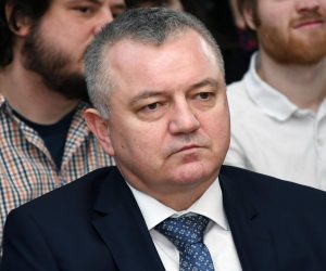 31.01.2020., Novska - Zupan Ivo Zinic je u Poduzetnickom inkubatoru PISMO zajedno s ministrom gospodarstva, poduzetnistva i obrta Darkom Horvatom, gradonacelnikom Novske Marinom Pileticem i direktorom SIMORA-e Mariom Celanom potpisao Ugovor o suradnji na projektu "Izgradnja i opremanje kampusa gaming industrije". Darko Horvat.
Photo: Nikola Cutuk/PIXSELL