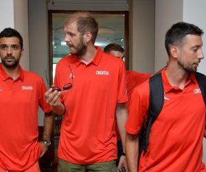31.07.2017., Zagreb - Okupljanje hrvatske kosarkaske reprezentacije i odlazak na pripreme. Krunoslav Simon, Luka Zoric, Roko Leni Ukic
Photo: Marko Lukunic/PIXSELL