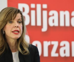 Zagreb, 27.02.2020. - Zastupnica u Europskom parlamentu Biljana Borzan na konferenciji za medije predstavila je svoj novi projekt: "Jesu li uređaji proizvedeni da se pokvare odmah nakon isteka jamstva? Kako povećati trajnost uređaja koje kupujemo i zaštiti potrošače?". foto HINA/ Lana SLIVAR DOMINIĆ/ lsd