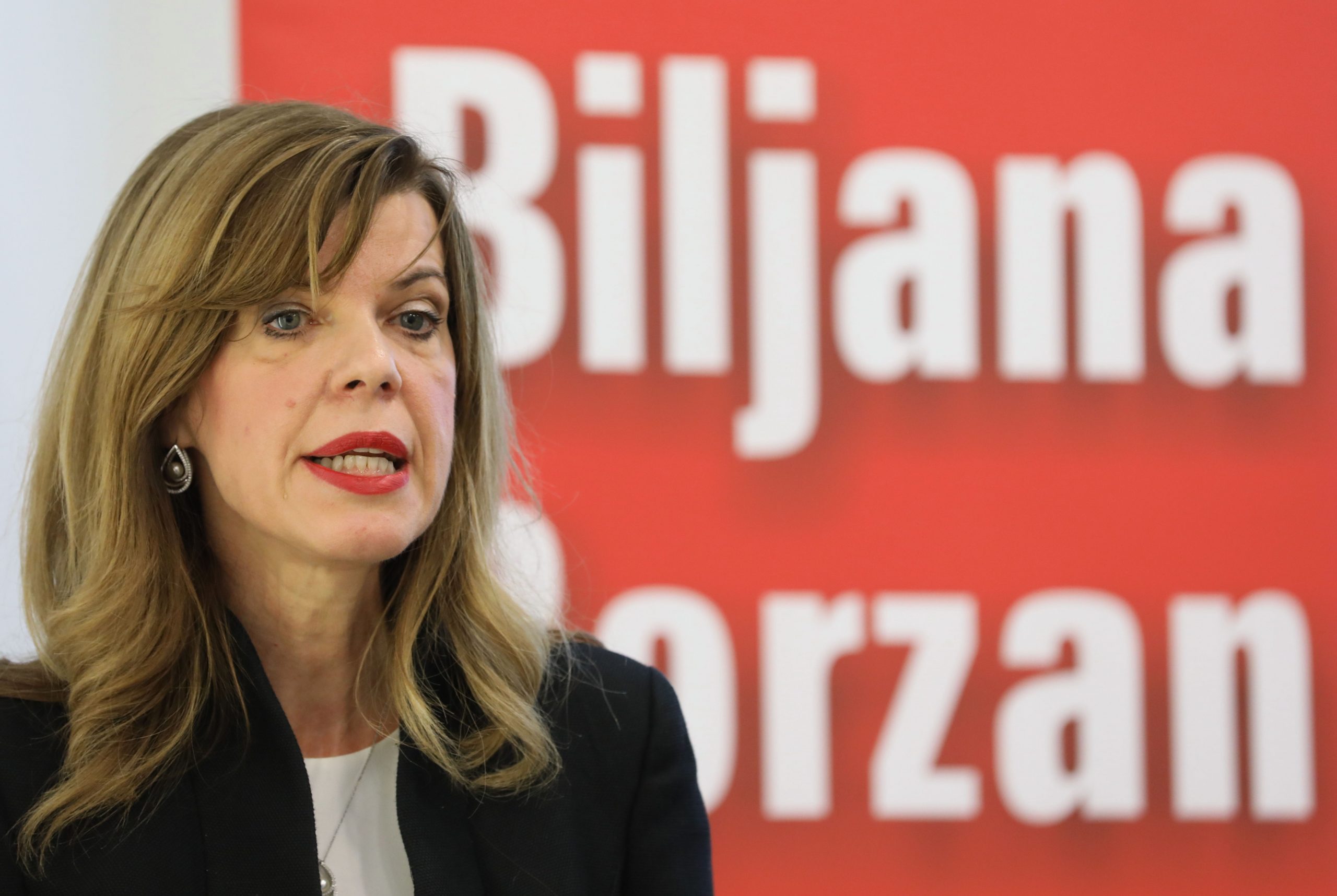 Zagreb, 27.02.2020. - Zastupnica u Europskom parlamentu Biljana Borzan na konferenciji za medije predstavila je svoj novi projekt: "Jesu li uređaji proizvedeni da se pokvare odmah nakon isteka jamstva? Kako povećati trajnost uređaja koje kupujemo i zaštiti potrošače?". foto HINA/ Lana SLIVAR DOMINIĆ/ lsd