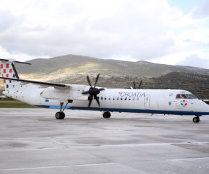 20.11.2018., Split - Croatia Airlines, hrvatski nacionalni avioprijevoznik i clan udruge Star Alliance, danas je zabiljezio dvomilijuntog putnika u ovoj godini.
Ovogodisnji je jubilarni putnik gdja Olinka Gasparovic, a letjela je na letu OU4439 iz Munchena u Split. 
 Photo: Miranda Cikotic/PIXSELL