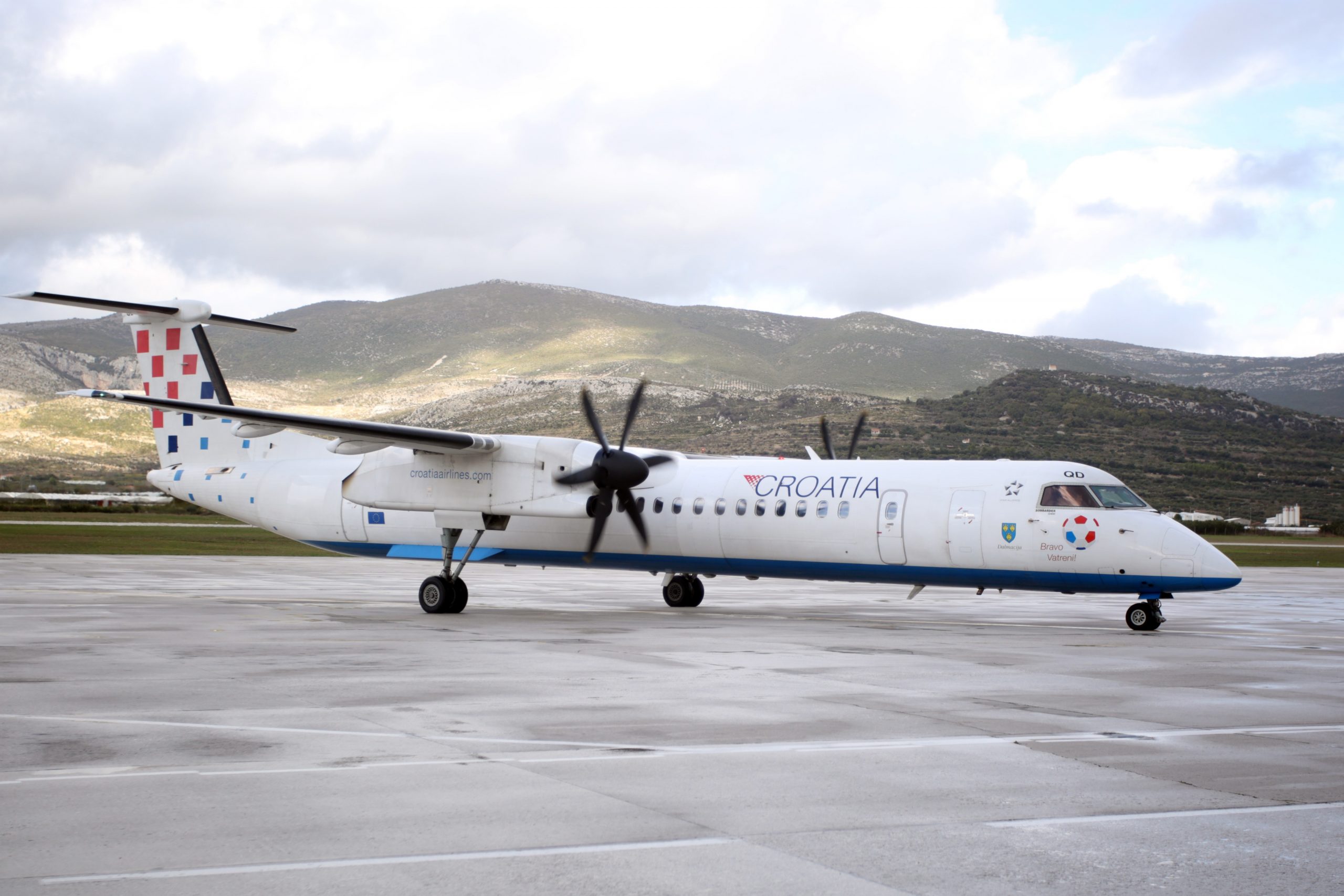 20.11.2018., Split - Croatia Airlines, hrvatski nacionalni avioprijevoznik i clan udruge Star Alliance, danas je zabiljezio dvomilijuntog putnika u ovoj godini.
Ovogodisnji je jubilarni putnik gdja Olinka Gasparovic, a letjela je na letu OU4439 iz Munchena u Split. 
 Photo: Miranda Cikotic/PIXSELL