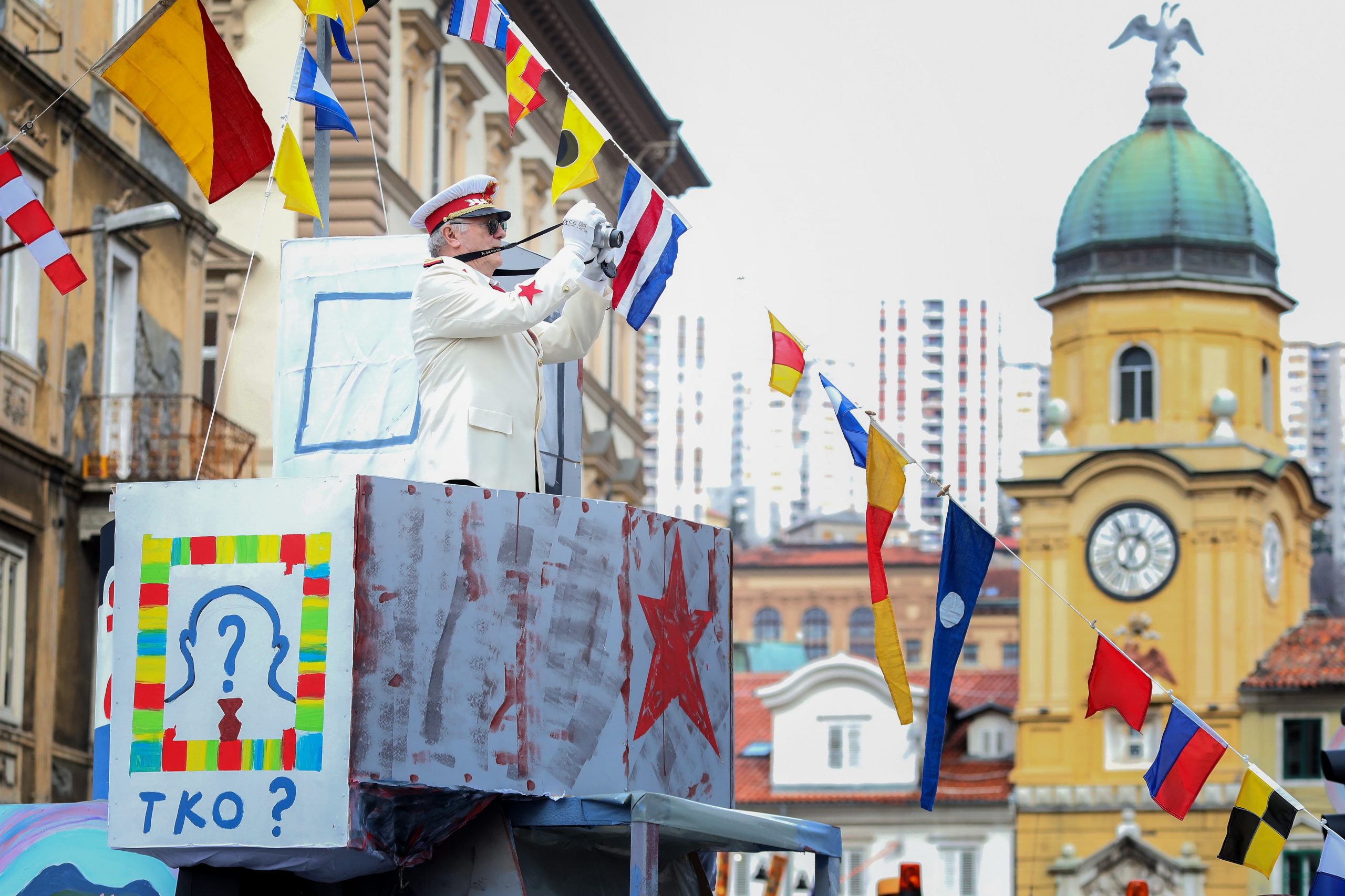23.2.2020., Rijeka - Medjunarodna karnevalska povorka kruna je karnevalskih svecanosti na Kvarneru, pa i sire. Natjecanje u mastovitosti, duhovitosti i originalnosti, vatromet boja i oblika, rezultira paradom stotine alegorijskih kola, tisuca maski i nemjerljivog broja gledatelja iz zemlje i inozemstva. Otkako je u organizaciji Turisticke zajednice grada Rijeke prvi put odrzan 1982. godine, obnovljeni Rijecki karneval u najboljem je svjetlu nastavio visestoljetnu tradiciju maskaranja u primorskim krajevima Hrvatske i uzdignuo Grad na Rjecini medu najznacajnije europske karnevalske gradove. Photo: Nel Pavletic/PIXSELL