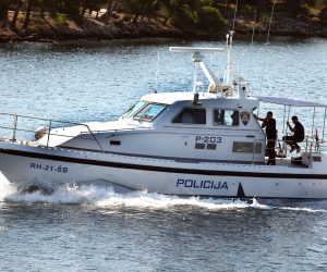 04.10.2019., Sibenik - Policijski gliser patrolira sibenskim akvatorijem.
Photo: Dusko Jaramaz/PIXSELL